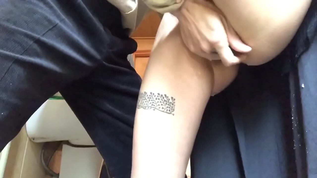 Squirt di kamar mandi sakola, a orgasme frothy nyata - guru kuring ngalakukeun pangalusna na