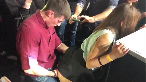 Sex nyata dina nightclub Rusia. gadis Rusia 18 taun heubeul dina anus jeung heunceut fucked di nightclub a